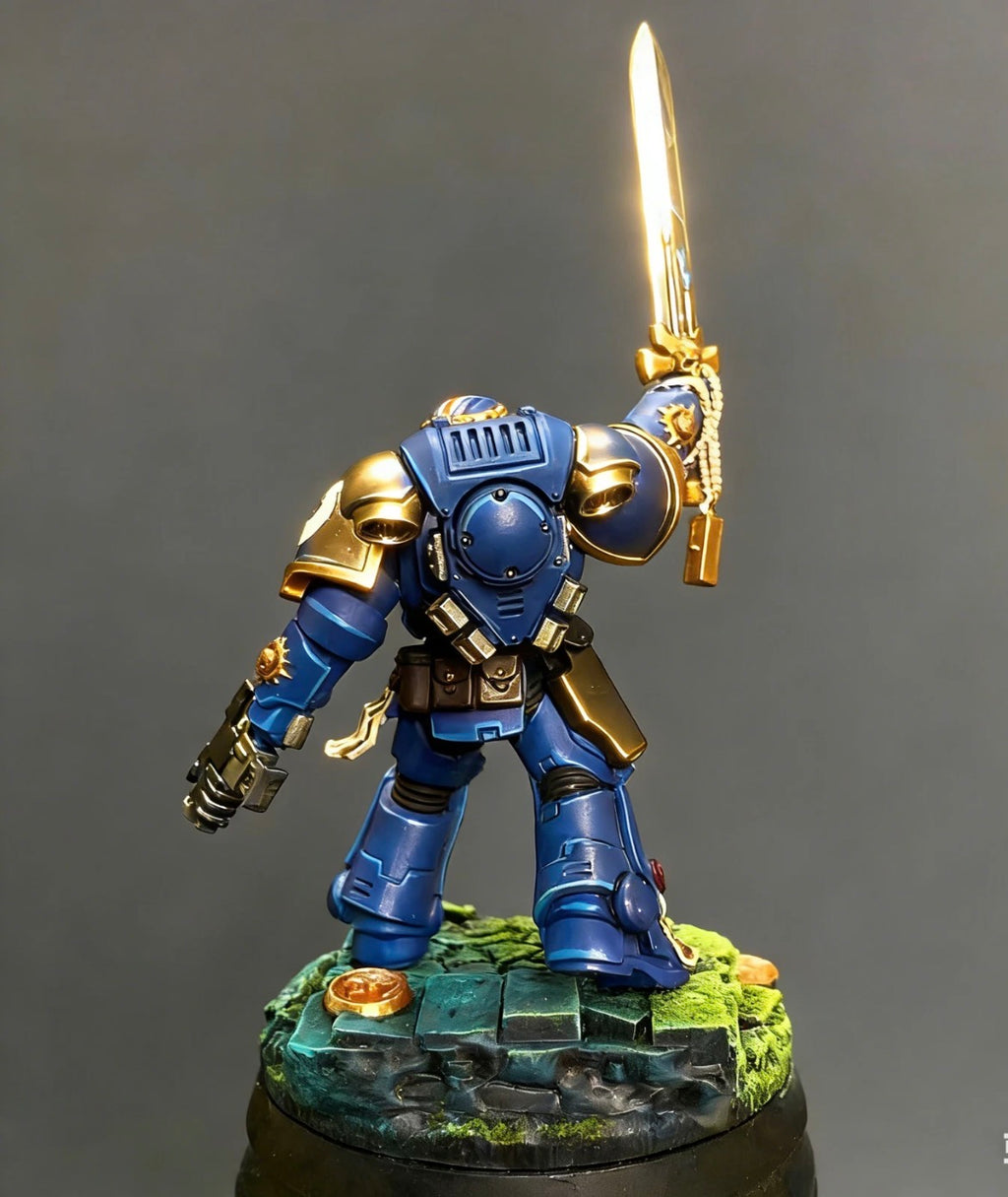 Warhammer 40K Space Marines Lieutenant With Power Sword