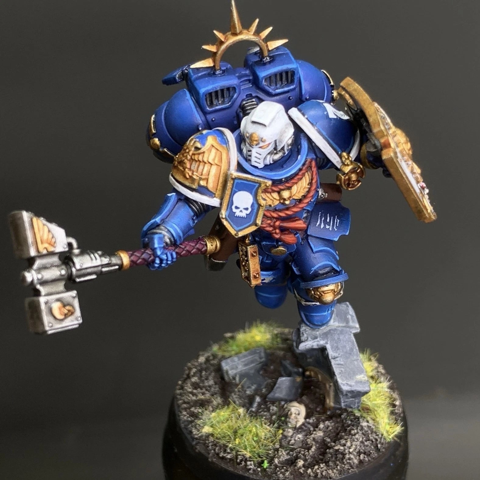 Warhammer 40K Captain with Jump Relic Shield Ultramarines Space Marines Painted