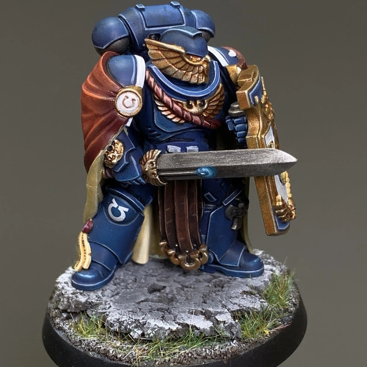 Warhammer 40K Ultramarines Marneus Calgar With Victrix Honour Guard