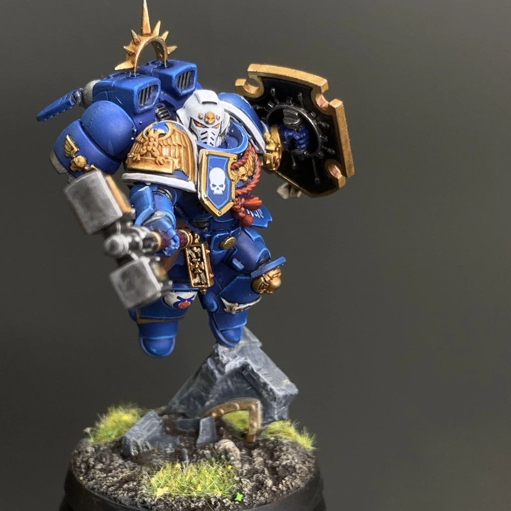 Warhammer 40K Captain with Jump Relic Shield Ultramarines Space Marines Painted