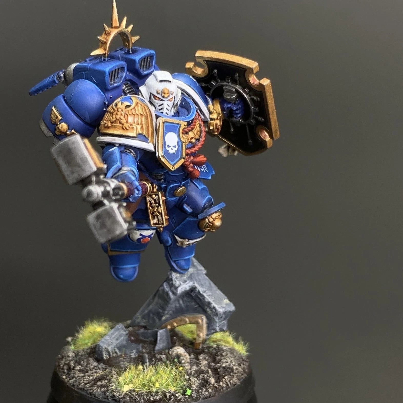 Warhammer 40K Captain with Jump Relic Shield Ultramarines Space Marines Painted