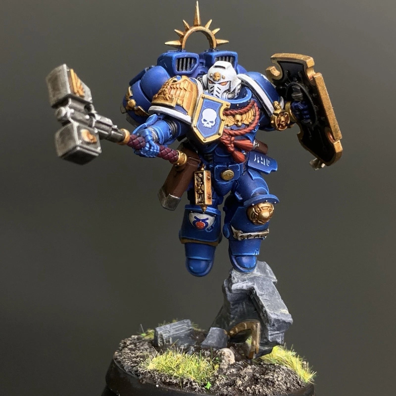 Warhammer 40K Captain with Jump Relic Shield Ultramarines Space Marines Painted