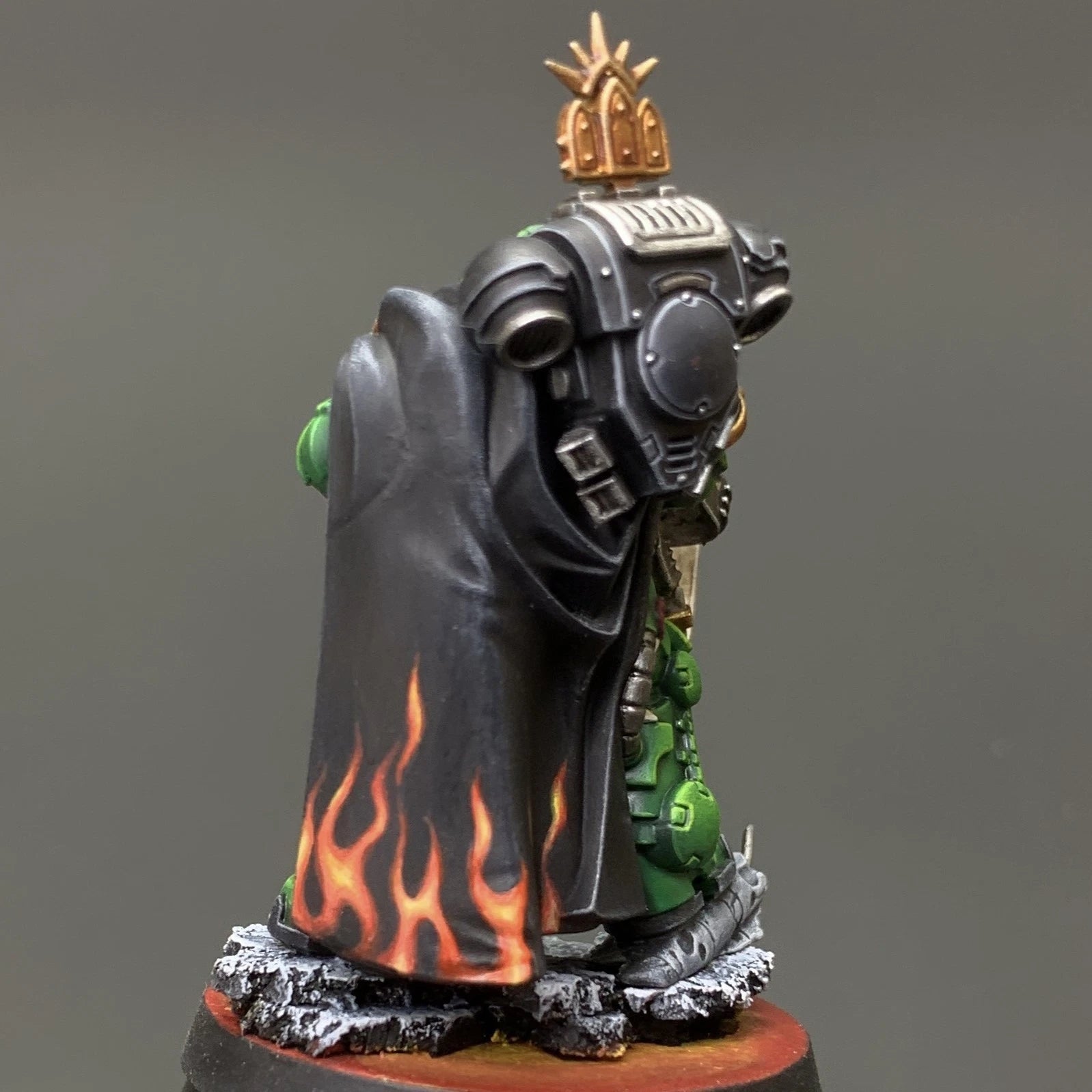 Warhammer 40K Captain With Master-Crafted Heavy Bolt Rifle Salamanders Painted