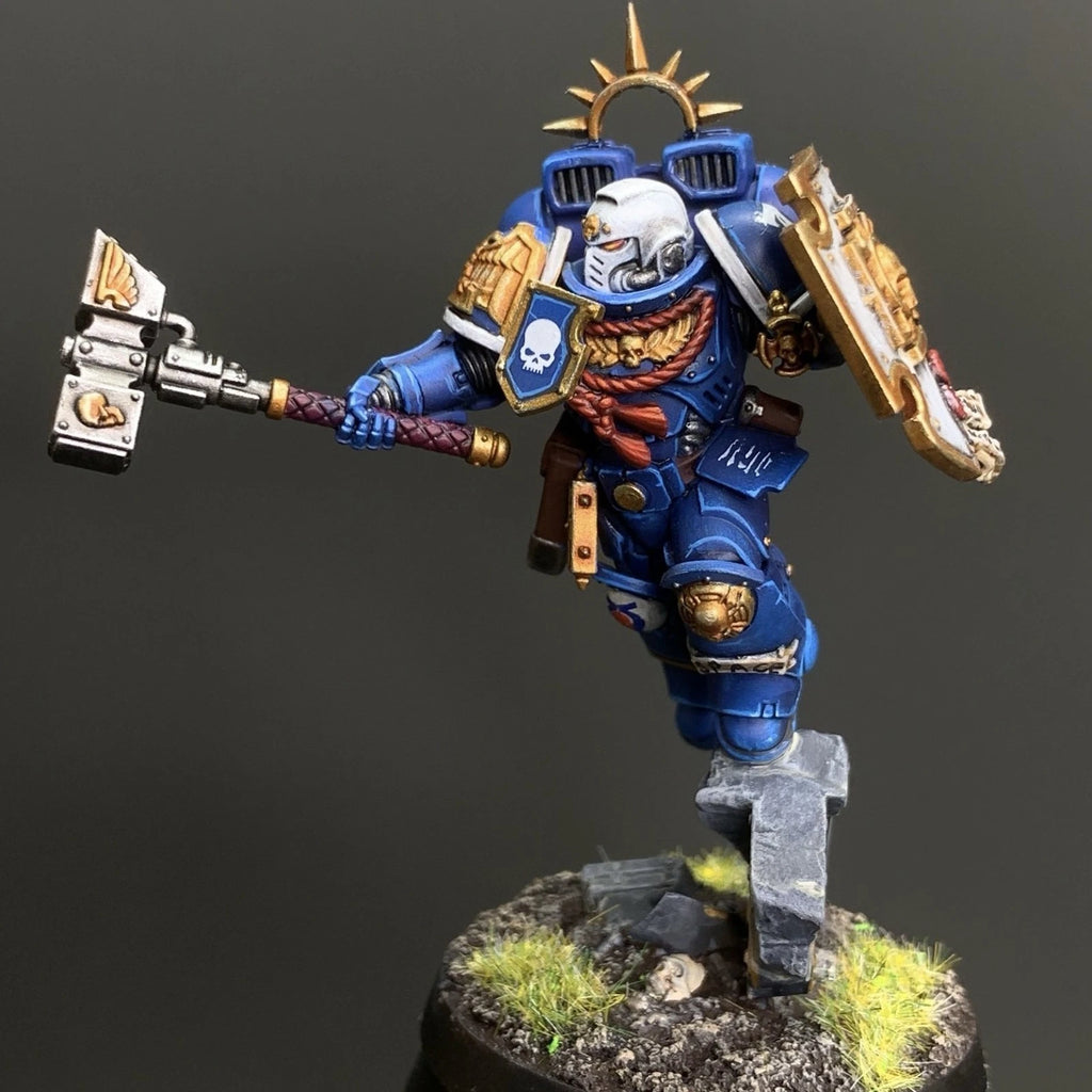 Warhammer 40K Captain with Jump Relic Shield Ultramarines Space Marines Painted